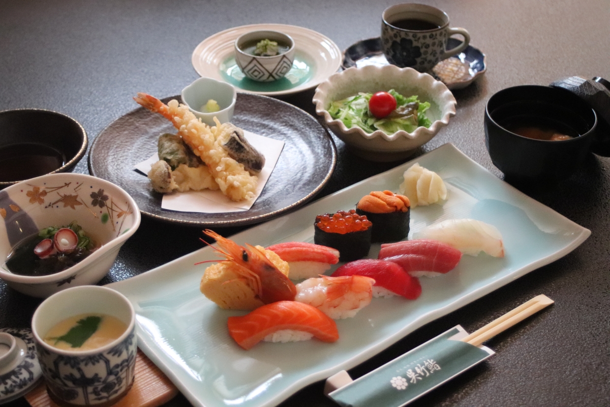 ランチメニュー 特上海鮮丼
